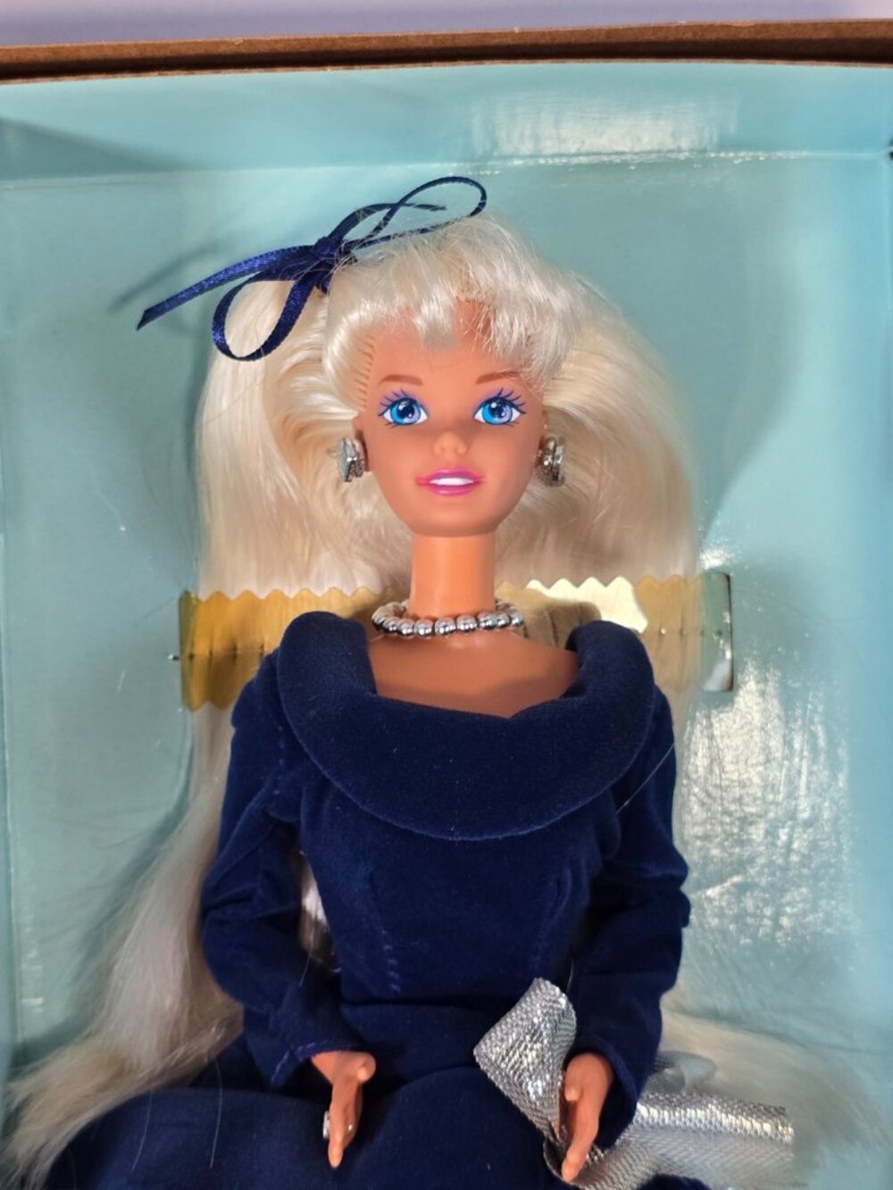1995 Avon Exclusive Winter Velvet Barbie Doll First In Series New Open Box Read - Picture 3 of 7